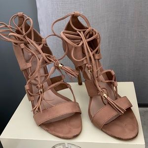 Aldo shoes worn a few time great condition super Comfortable